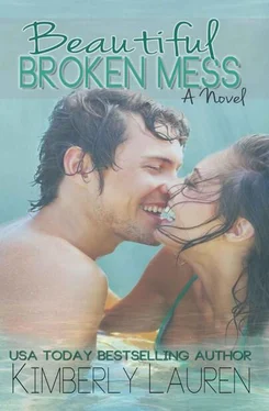 Kimberly Lauren Beautiful Broken Mess обложка книги