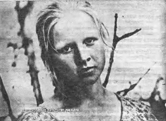 Мать втолкнула ее в кладовку где стояли ведра швабра ящик мыла Приложила - фото 4