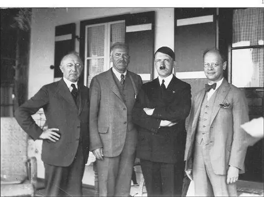 On August 17 1932 three American correspondents interviewed Hitler at - фото 14