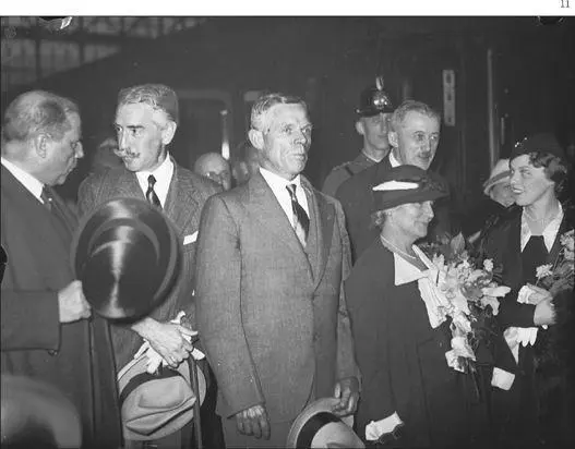 On July 13 1933 William Dodd took the train from Hamburg to Berlin to take up - фото 24