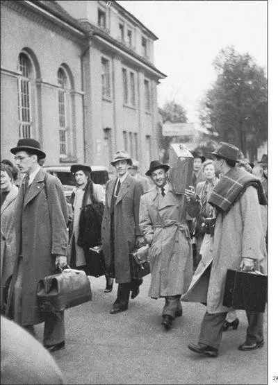 On May 12 1942 the Americans were released from Bad Nauheim in exchange for - фото 42