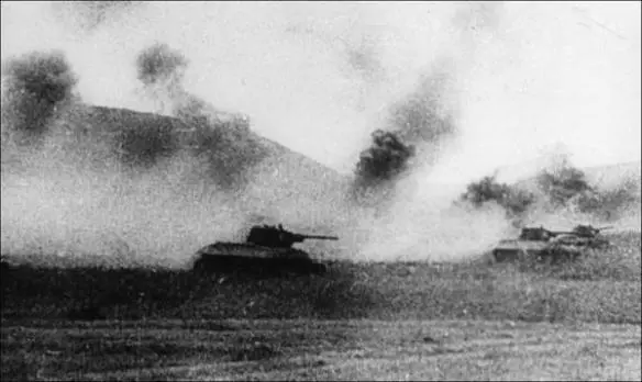 11 Soviet T34 tanks on the battlefield 12 The Klessin position as seen - фото 28