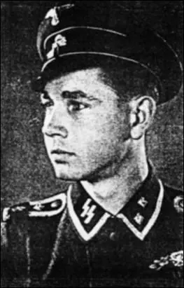 24 SSSergeant Major Willi Rogmann wearing his Close Combat Clasp in Gold - фото 42