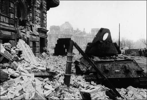 25 A wrecked Soviet T34 facing the Reichstag on Moltkestrasse 26 Adolf - фото 43