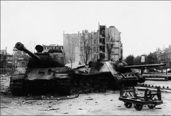 30 Wrecked Soviet armour on Charlottenburger Strasse 31 Soviet troops with - фото 48
