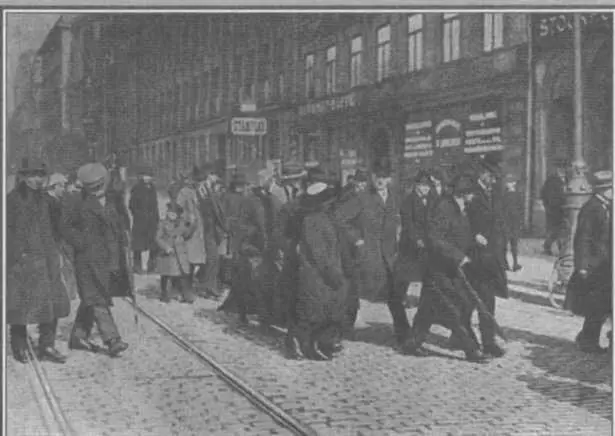 В И Ленин И Ф Арманд и Н К Крупская в Стокгольме среди русских - фото 13