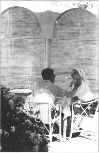 Свидание Грейс и ЖанПьера Омон в кафе Весна 1954 года Неофициальная - фото 31