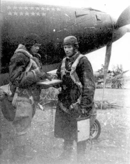 Еще два пилота Аэрокобр чьи имена установить не удалось 1943 г Возможно - фото 81