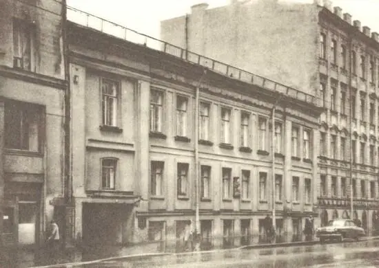 Дом 17 по улице Гоголя бывший Лепена Фотография 1973 г Бюст Гоголя в - фото 154