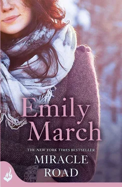 Emily March Miracle Road обложка книги