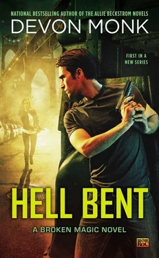 Devon Monk Hell Bent обложка книги