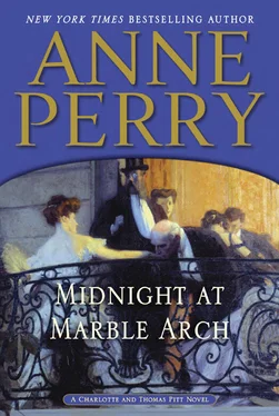 Anne Perry Midnight at Marble Arch обложка книги