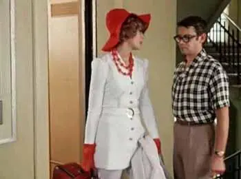 Зина Ну прощай Шурик Зина пытается поцеловать Шурика но тот не дается - фото 86
