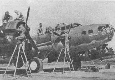 В17Е на аэродроме а Англии B17G последних серий В17 Летающая - фото 43