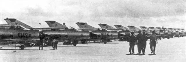 В начале 1969 г 921й истребительный авиационный полк Сао Дао начал получать - фото 34
