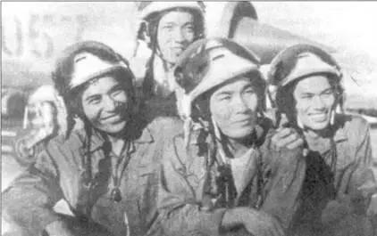 27 июня 1972 г над Ханоем развернулся один из самых ожесточенных воздушных - фото 71