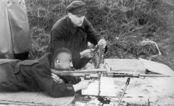 Испытания пулемёта MG42V прототипа пулемёта MG45 в августе 1944 года По - фото 1