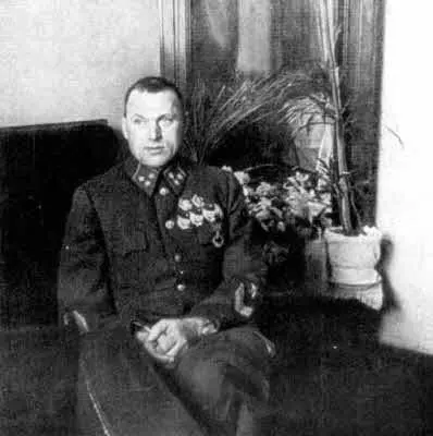 К К Рокоссовский в госпитале после ранения 1942 г Представитель Ставки - фото 7