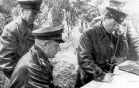К К Рокоссовский и П И Батов на КП близ Варшавы 16 ноября 1944 года К - фото 9
