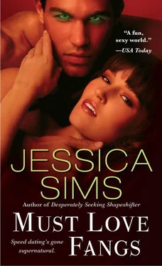 Jessica Sims Must Love Fangs обложка книги
