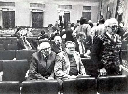 Рис 24 На семинаре в Отделе теоретической физики ФИАНа Декабрь 1986 г В - фото 25
