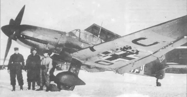 Ju 87 D5 сфотографированный на одном из тыловых аэродромов Восточного фронта - фото 69