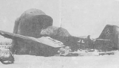 Ju 87 В зимой 194142 на одном из полевых аэродромов в России Обращают - фото 89