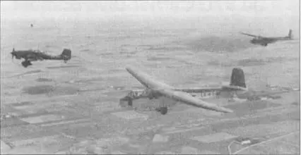 Основной нагрузкой при использовании Ju87 в качестве буксировщика являлись - фото 124