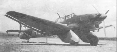 Один из серийных Ju 87 А2 из HIStG 165 покрытый немного отличающимся - фото 51