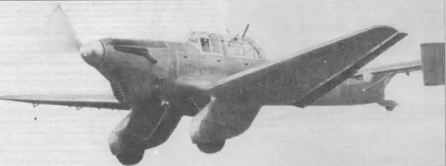 Первый прототип Ju 87 был оснащен мотором РоллсРойс Кестрел и - фото 7