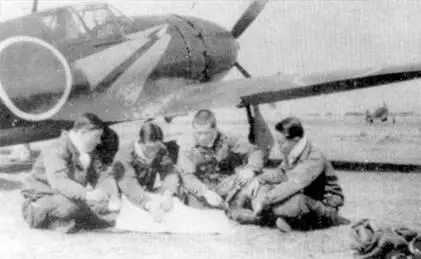 В 1945 г летчики 352й авиагруппы летали на Рэйденах с аэродрома Каноя - фото 127