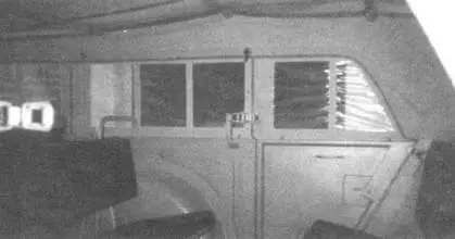 Детали интерьера машин обоих типов Две фотографии слева вверху Тур 1а - фото 173