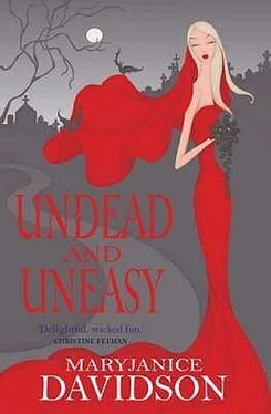 MaryJane Davidson Undead and Uneasy обложка книги