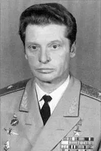Владимир Ильюшин родился 31 марта 1927 г в Москве в семье известного - фото 76
