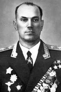 Евгений Савицкий родился 24 декабря 1910 г в Новороссийске в семье - фото 94