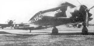 Два снимка разных B5N1 из Касумигуарахикотай со сложенными крыльями - фото 80