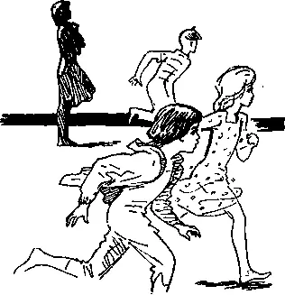 Грохот трактора заглушает все прочие звуки Тракторист поудобнее усаживается на - фото 15