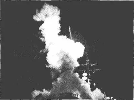 Эсминец США USS Barry DDG52 запускает крылатую ракету Томагавк в начальной - фото 49