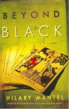 Hilary Mantel Beyond Black обложка книги