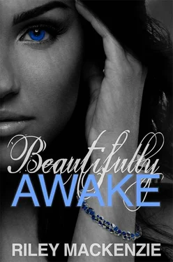 Riley Mackenzie Beautifully Awake обложка книги