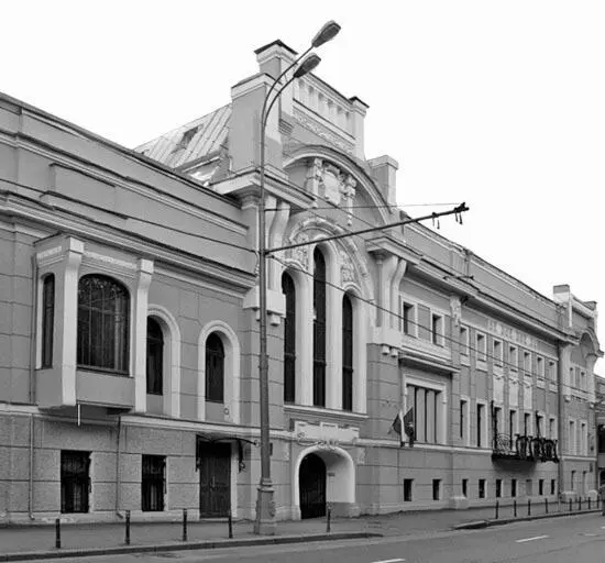 Дом Петра Смирнова Вскоре Пётр Петрович решает перестроить дом и приглашает - фото 46