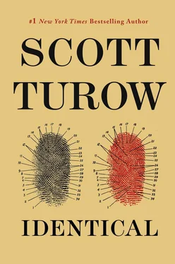 Scott Turow Identical обложка книги