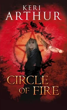 Keri Arthur Circle Of Fire обложка книги