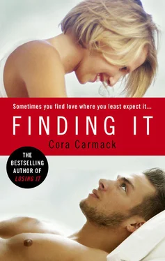 Cora Carmack Finding It обложка книги