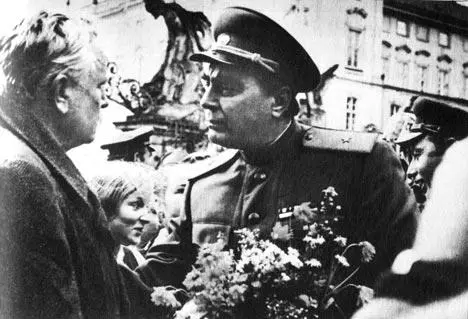 Сыграть молодого генерала Брежнева в Солдатах свободы мне предложил режиссер - фото 43