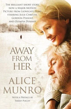 Alice Munro Away from Her обложка книги