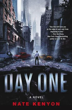 Nate Kenyon Day One обложка книги