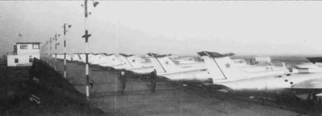 С 1966 г вьетнамские курсанты стали учиться летать на реактивных - фото 13