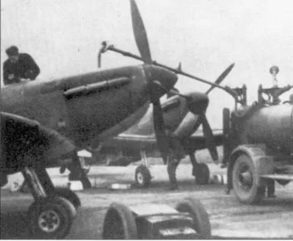 Заправка горючим Спитфайров из 66й эскадрильи Дакс форд начало 1940 г - фото 8