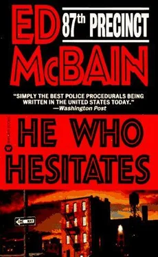 Ed McBain He Who Hesitates обложка книги